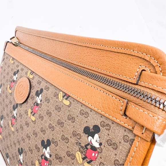 Gucci x Disney GG Supreme Mickey Mouse Pouch🔥🔥😳 - Picture 6 of 16